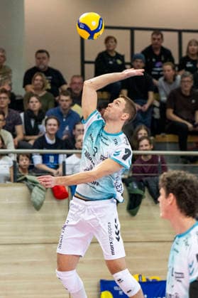 1.Volleyball Bundesliga -Saison 2025 2026 Cerebricks Volley Goats Mitteldeutschland vs.SWD Powervolleys Düren Halle, Deutschland 20. Dezember 2025: Im Bild:Joris Benjamin Berkhout (Dueren) Halle Saale swh.Arena Sachsen-Anhalt Deutschland