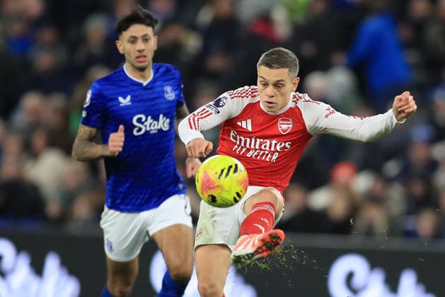 20th December 2025; Hill Dickinson Stadium, Liverpool, England; Premier League Football, Everton versus Arsenal; Leandro Trossard of controls the ball  DavidxBlunsden