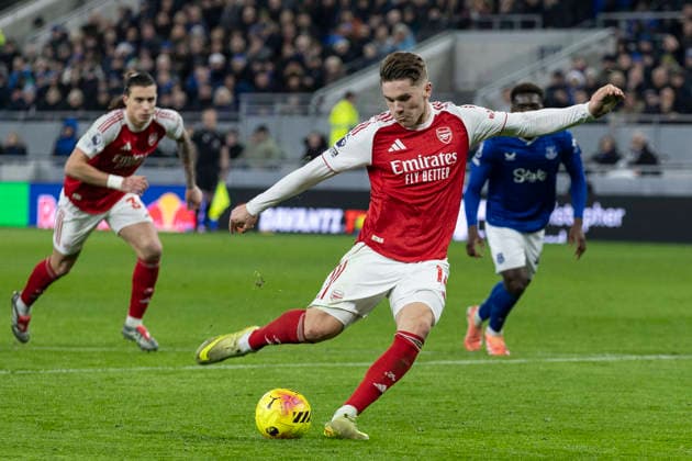 Everton v Arsenal - Premier League Viktor Gyokeres 14 of Arsenal F.C. scores from the penalty spot during the Premier League match between Everton and Arsenal at Hill Dickinson Stadium in Liverpool, England, on December 20, 2025. Liverpool Merseyside United Kingdom  Copyright: xMIxNewsx originalFilename:fletcher-evertonv251220_npdnu.jpg