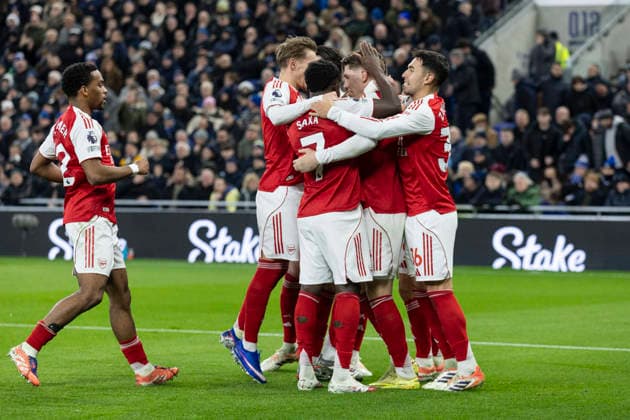 Everton v Arsenal - Premier League Viktor Gyokeres 14 of Arsenal F.C. celebrates his goal with teammates during the Premier League match between Everton and Arsenal at Hill Dickinson Stadium in Liverpool, England, on December 20, 2025. Liverpool Merseyside United Kingdom  Copyright: xMIxNewsx originalFilename:fletcher-evertonv251220_npDwI.jpg