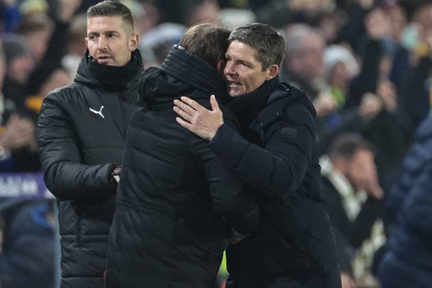 Premier League Leeds United v Crystal Palace Daniel Farke manager of Leeds United embraces Oliver Glasner manager of Crystal Palace after the final whistle during the Premier League match Leeds United vs Crystal Palace at Elland Road, Leeds, United Kingdom, 20th December 2025 (Photo by Mark Cosgrove News Images) Leeds Elland Road West Yorkshire United Kingdom Copyright: xMarkxCosgrove NewsxImagesx