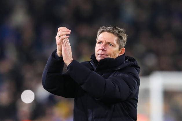Leeds United v Crystal Palace, Premier League Oliver Glasner Manager Of Crystal Palace applauds the fans during the Leeds United v Crystal Palace Premier League match at Elland Road, Leeds, England on 20 December 2025 Credit: Lee Keuneke Every Second Media Editorial use only. All images are copyright Every Second Media Limited. No images may be reproduced without prior permission. All rights reserved. Premier League and Football League images are subject to licensing agreements with Football DataCo Limited. see https: www.football-dataco.com Copyright: xIMAGO EveryxSecondxMediax ESM-1719-0080 LeexKeunekex xEveryxSecondxMediax