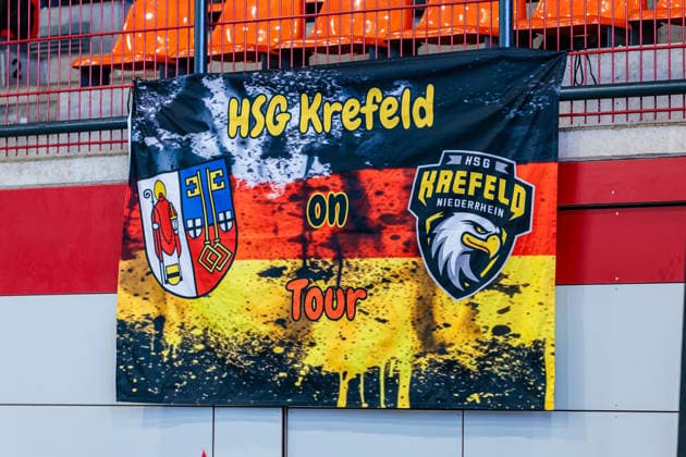Fanplakat der mitgereisten das der HSG Krefeld Niederrhein GER, TuS N-Luebbecke vs. HSG Krefeld Niederrhein, Handball, 2. Bundesliga, 16. Spieltag, Spielzeit 2025 2026, 20.12.2025 GER, TuS N-Luebbecke vs. HSG Krefeld Niederrhein, Handball, 2. Bundesliga, 16. Spieltag, Spielzeit 2025 2026, 20.12.2025 Luebbecke Copyright: xEibner-Pressefoto JanxRollingerx EP_JSK