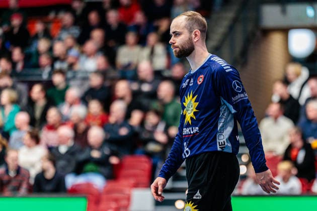 Fredrik Genz (TuS N-Luebbecke, 16) aergert sich regt sich auf GER, TuS N-Luebbecke vs. HSG Krefeld Niederrhein, Handball, 2. Bundesliga, 16. Spieltag, Spielzeit 2025 2026, 20.12.2025 GER, TuS N-Luebbecke vs. HSG Krefeld Niederrhein, Handball, 2. Bundesliga, 16. Spieltag, Spielzeit 2025 2026, 20.12.2025 Luebbecke Copyright: xEibner-Pressefoto JanxRollingerx EP_JSK