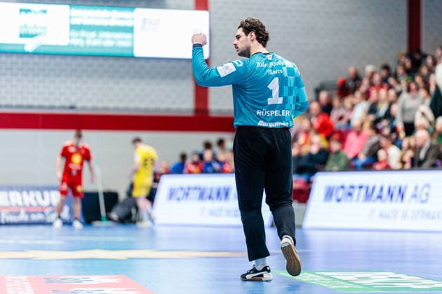 Finn Ruespeler (HSG Krefeld Niederrhein, 01) jubelt freut sich GER, TuS N-Luebbecke vs. HSG Krefeld Niederrhein, Handball, 2. Bundesliga, 16. Spieltag, Spielzeit 2025 2026, 20.12.2025 GER, TuS N-Luebbecke vs. HSG Krefeld Niederrhein, Handball, 2. Bundesliga, 16. Spieltag, Spielzeit 2025 2026, 20.12.2025 Luebbecke Copyright: xEibner-Pressefoto JanxRollingerx EP_JSK