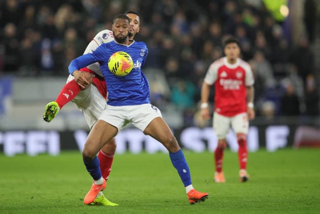Everton v Arsenal, Premier League Beto of Everton and William Saliba of Arsenal during the Premier League match between Everton and Arsenal at Hill Dickinson Stadium, Liverpool, England on 20 December 2025. Liverpool Hill Dickinson Stadium Merseyside UK Editorial use only DataCo restrictions apply See www.football-dataco.com , Copyright: xAlunxRobertsx PSI-23456-0060