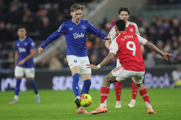 Everton v Arsenal, Premier League James Garner of Everton and Gabriel Jesus of Arsenal during the Premier League match between Everton and Arsenal at Hill Dickinson Stadium, Liverpool, England on 20 December 2025. Liverpool Hill Dickinson Stadium Merseyside UK Editorial use only DataCo restrictions apply See www.football-dataco.com , Copyright: xAlunxRobertsx PSI-23456-0064