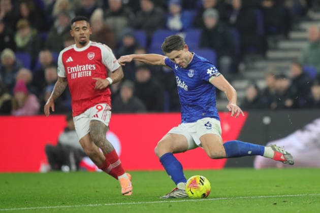 Everton v Arsenal, Premier League James Tarkowski of Everton during the Premier League match between Everton and Arsenal at Hill Dickinson Stadium, Liverpool, England on 20 December 2025. Liverpool Hill Dickinson Stadium Merseyside UK Editorial use only DataCo restrictions apply See www.football-dataco.com , Copyright: xAlunxRobertsx PSI-23456-0079