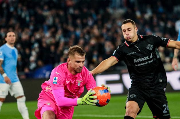 CALCIO - Serie A - SS Lazio vs US Cremonese Ivan Provedel of SS LAZIO and Filippo Terracciano of US Cremonese during SS Lazio vs US Cremonese, Italian soccer Serie A match in Rome, Italy, December 20 2025 Rome Italy  Copyright: xIPAxSport ABACAx