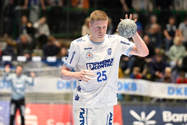 DAIKIN 1.Handball - Bundesliga - 25 26 - 18. Spieltag: Bergischer HC - TBV Lemgo Lippe am 20.12.2025 in der Uni-Halle in Wuppertal Niels Versteijnen ( 25 TBV Lemgo) beim Siebenmeter