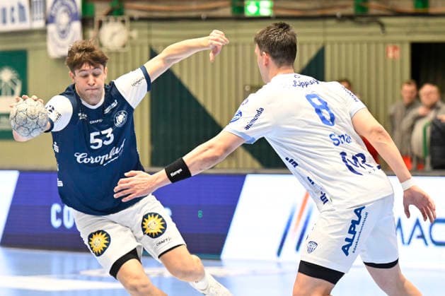 DAIKIN 1.Handball - Bundesliga - 25 26 - 18. Spieltag: Bergischer HC - TBV Lemgo Lippe am 20.12.2025 in der Uni-Halle in Wuppertal Sören Steinhaus ( 53 Bergischer HC) gegen Frederik Simak ( 8 TBV Lemgo)