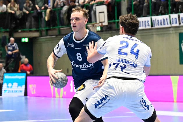 DAIKIN 1.Handball - Bundesliga - 25 26 - 18. Spieltag: Bergischer HC - TBV Lemgo Lippe am 20.12.2025 in der Uni-Halle in Wuppertal Joel Willecke ( 24 TBV Lemgo) gegen Nico Schöttle ( 8 Bergischer HC)