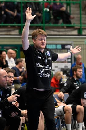 DAIKIN 1.Handball - Bundesliga - 25 26 - 18. Spieltag: Bergischer HC - TBV Lemgo Lippe am 20.12.2025 in der Uni-Halle in Wuppertal Arnor Gunnarsson (Trainer Bergischer HC) feuert seine Truppe an