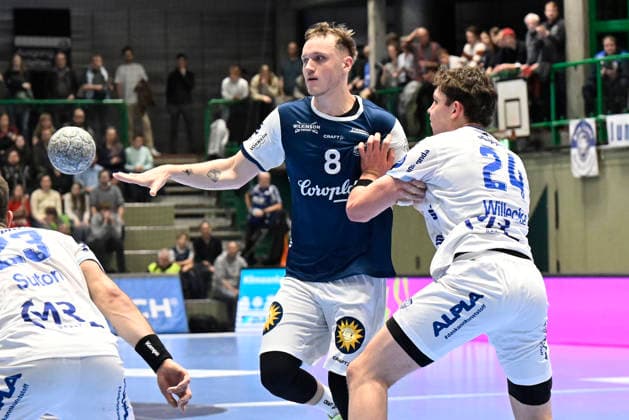 DAIKIN 1.Handball - Bundesliga - 25 26 - 18. Spieltag: Bergischer HC - TBV Lemgo Lippe am 20.12.2025 in der Uni-Halle in Wuppertal Joel Willecke ( 24 TBV Lemgo) gegen Nico Schöttle ( 8 Bergischer HC)