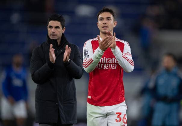 Everton v Arsenal - Premier League LIVERPOOL, ENGLAND - DECEMBER 20: Jurrien Timber of Arsenal and manager Mikel Arteta acknowledge the fans after the Premier League match between Everton and Arsenal at Hill Dickinson Stadium on December 20, 2025 in Liverpool, England. Martin Zubimendi; Mikel Arteta Liverpool Hill Dickinson Stadium England United Kingdom Copyright: xVisionhausx 776340518