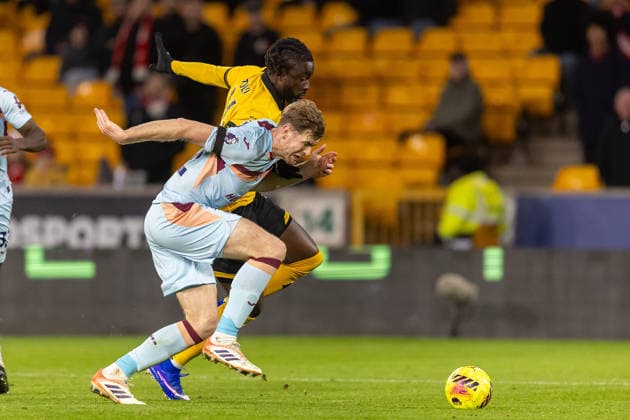Wolverhampton Wanderers v Brentford Premier League 20 12 2025. Wolverhampton Wanderers forward Tolu Arokodare (14) battles for possession with Brentford defender Nathan Collins (22) during the Premier League match between Wolverhampton Wanderers and Brentford at Molineux, Wolverhampton, England on 20 December 2025. Wolverhampton Molineux West Midlands England Editorial use only DataCo restrictions apply See www.football-dataco.com , Copyright: xManjitxNarotrax PSI-23446-0058
