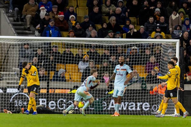 Wolverhampton Wanderers v Brentford Premier League 20 12 2025. GOAL scores 2-0 Brentford forward Keane Lewis-Potter (23) scores and celebrates during the Premier League match between Wolverhampton Wanderers and Brentford at Molineux, Wolverhampton, England on 20 December 2025. Wolverhampton Molineux West Midlands England Editorial use only DataCo restrictions apply See www.football-dataco.com , Copyright: xManjitxNarotrax PSI-23446-0062