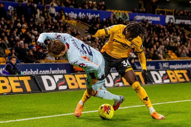 Wolverhampton Wanderers v Brentford Premier League 20 12 2025. Wolverhampton Wanderers midfielder Mateus Mane (36) battles for possession with Brentford midfielder Mikkel Damsgaard (24) during the Premier League match between Wolverhampton Wanderers and Brentford at Molineux, Wolverhampton, England on 20 December 2025. Wolverhampton Molineux West Midlands England Editorial use only DataCo restrictions apply See www.football-dataco.com , Copyright: xManjitxNarotrax PSI-23446-0065