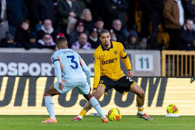 Wolverhampton Wanderers v Brentford Premier League 20 12 2025. Wolverhampton Wanderers defender Ki-Jana Hoever (26) during the Premier League match between Wolverhampton Wanderers and Brentford at Molineux, Wolverhampton, England on 20 December 2025. Wolverhampton Molineux West Midlands England Editorial use only DataCo restrictions apply See www.football-dataco.com , Copyright: xManjitxNarotrax PSI-23446-0076