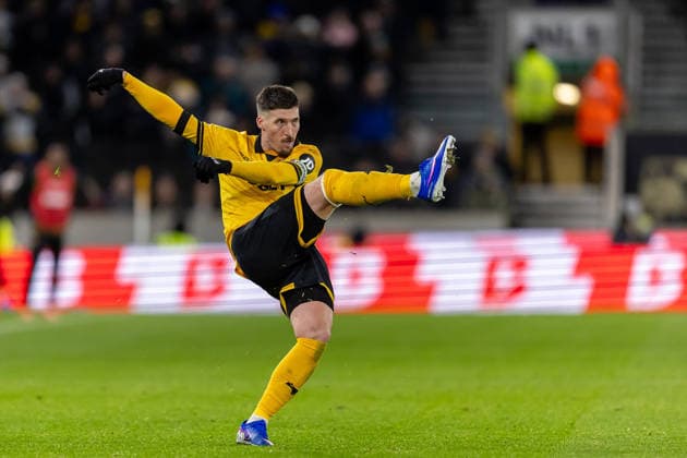 Wolverhampton Wanderers v Brentford Premier League 20 12 2025. Wolverhampton Wanderers defender Matt Doherty (2) during the Premier League match between Wolverhampton Wanderers and Brentford at Molineux, Wolverhampton, England on 20 December 2025. Wolverhampton Molineux West Midlands England Editorial use only DataCo restrictions apply See www.football-dataco.com , Copyright: xManjitxNarotrax PSI-23446-0091