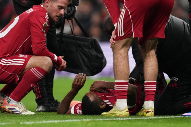 Premier League Tottenham Hotspur v Liverpool Alexander Isak of Liverpool goes down injured after goal during the Premier League match Tottenham Hotspur vs Liverpool at Tottenham Hotspur Stadium, London, United Kingdom, 20th December 2025 (Photo by Harvey Murphy News Images) Copyright: xHarveyxMurphy NewsxImagesx