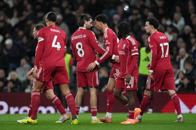 Premier League Tottenham Hotspur v Liverpool Liverpool players celebrate Hugo Ekitike of Liverpool goal during the Premier League match Tottenham Hotspur vs Liverpool at Tottenham Hotspur Stadium, London, United Kingdom, 20th December 2025 (Photo by Harvey Murphy News Images) Copyright: xHarveyxMurphy NewsxImagesx