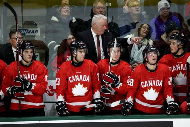 December 20, 2025, London, On, Canada: Canada head coach Dale Hunter instructs his players during the first period of a IIHF World Junior Hockey Championship pre-tournament game against Sweden in London, Ont., Saturday, December 20, 2025. Canada News - December 20, 2025  - ZUMAc35_ 20251220_zaf_c35_050 Copyright: xNicolexOsbornex