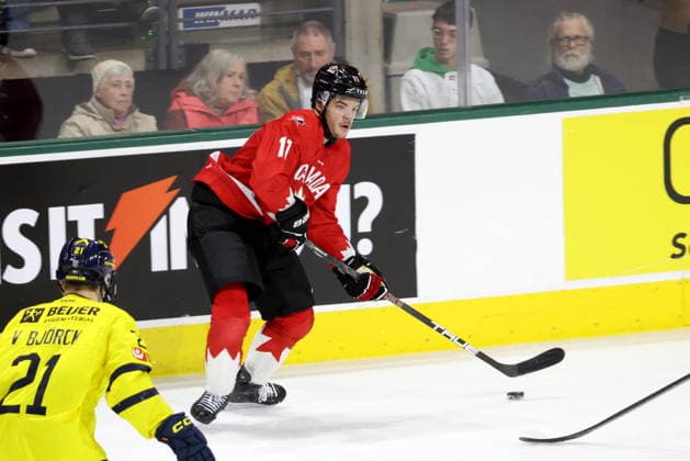 December 20, 2025, London, On, Canada: Canada forward Tij Iginla (11) looks to pass against Sweden during the first period of a IIHF World Junior Hockey Championship pre-tournament game in London, Ont., Saturday, December 20, 2025. Canada News - December 20, 2025  - ZUMAc35_ 20251220_zaf_c35_052 Copyright: xNicolexOsbornex