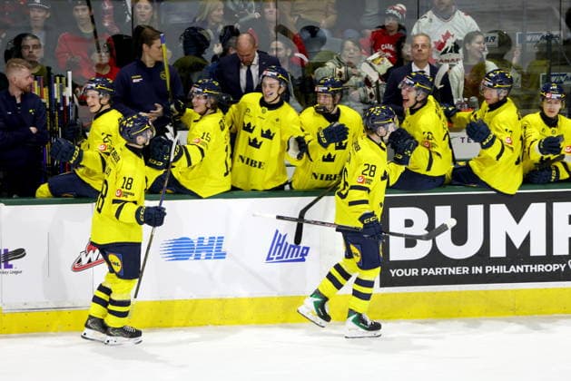 December 20, 2025, London, On, Canada: Team Sweden celebrates their goal against Canada during the first period of a IIHF World Junior Hockey Championship pre-tournament game in London, Ont., Saturday, December 20, 2025. Canada News - December 20, 2025  - ZUMAc35_ 20251220_zaf_c35_062 Copyright: xNicolexOsbornex