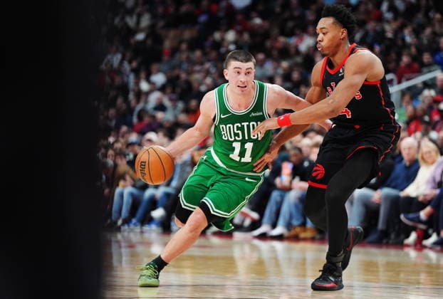 December 20, 2025, Toronto, On: Boston Celtics Payton Pritchard (11) drives past Toronto Raptors Scottie Barnes (4) during second half NBA, Basketball Herren, USA basketball action in Toronto on Saturday, Dec. 20, 2025. Canada News - December 20, 2025  - ZUMAc35_ 20251220_zaf_c35_066 Copyright: xFrankxGunnx
