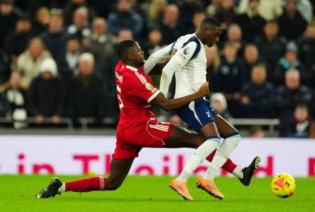 Ibrahima Konatà of Liverpool battles with Randal Kolo Muani of Tottenham Hotspur Tottenham Hotspur v Liverpool, Premier League, Football, Tottenham Hotspur Stadium, London, UK - 20 Dec 2025London Tottenham Hotspur Stadium United Kingdom EDITORIAL USE ONLY No use with unauthorised audio, video, data, fixture lists, club league logos or live services. Online in-match use limited to 120 images, no video emulation. No use in betting, games or single club league player publications. Copyright: xJavierxGarcia Shutterstockx 16151220eh