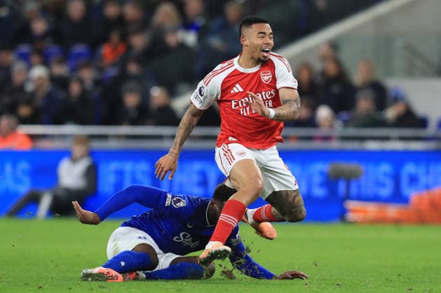 20th December 2025; Hill Dickinson Stadium, Liverpool, England; Premier League Football, Everton versus Arsenal; Gabriel Jesus of Arsenal is brought down by Tim Iroegbunam of Everton  DavidxBlunsden