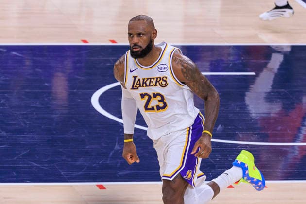 December 20, 2025, Inglewood, California, USA: LeBron James 23 of the Los Angeles Lakers during their 2025 NBA, Basketball Herren, USA regular season game against the Los Angeles Clippers on Saturday December 20, 2025 at Intuit Dome Arena in Inglewood, California. JAVIER ROJAS PI Inglewood USA - ZUMAp124 20251220_zaa_p124_007 Copyright: xJavierxRojasx