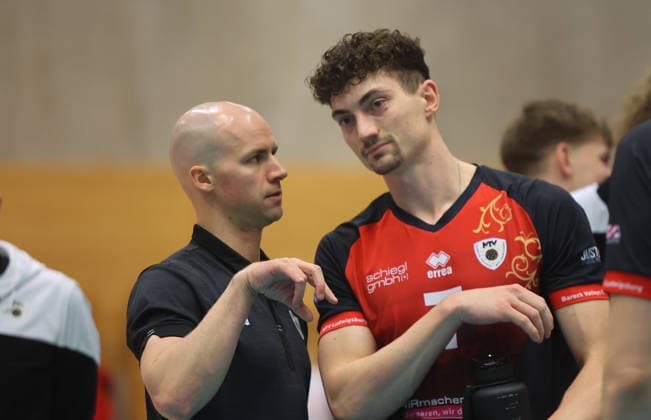 Ludwigsburg , Volleyball Bundesliga , Barock Volleys MTV Ludwigsburg vs. SV Warnemünde , von links: Hasse Mattila Tim Köpfli ( Ludwigsburg )