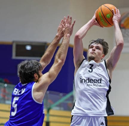 Basketball - 2. RL Nord - Eintracht Frankfurt - BC Neu-Isenburg - 20.12.25, Hack, Daniel (Neu-Isenburg), Heberer, Fabrice (FFM), -