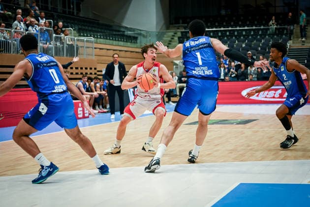 Barmer 2. Basketball Bundesliga ProA: RheinStars Köln vs HAKRO Merlins Crailsheim, 20.12.2025 Jasper Günther (RheinStarsKöln 6), Barmer 2. Basketball Bundesliga ProA: RheinStars Köln vs HAKRO Merlins Crailsheim am 20.12.2025 im Castello Düsseldorf in Düsseldorf (Nordrhein-Westfalen) Copyright: xBEAUTIFULxSPORTS Mueller-Laschetx