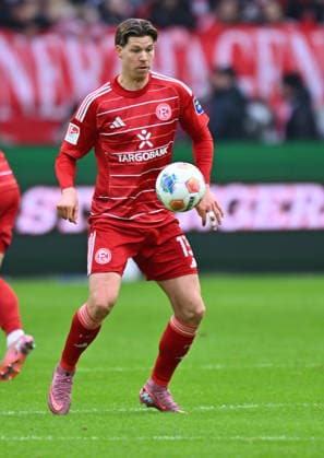 20.12.2025 - Fussball - Saison 2025 2026 - 2. Fussball - Bundesliga - 17. Spieltag: Fortuna Düsseldorf F95 - SpVgg Greuther Fürth ( Kleeblatt ) - Sportfoto Zink - xwoxzix - DFL regulations prohibit any use of photographs as image sequences and or quasi-video - only for editorial use - Cedric Itten (13, Fortuna Düsseldorf F95 ) Freisteller Einzelbild
