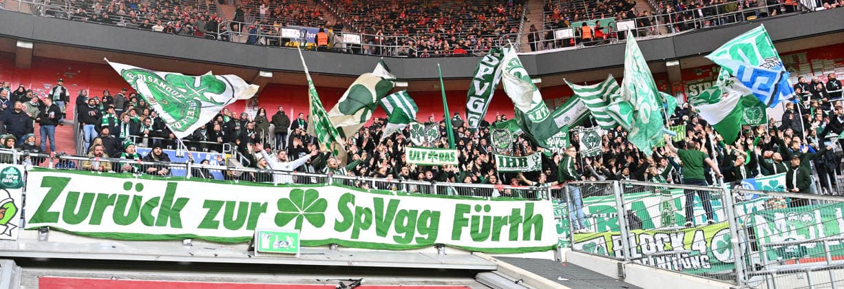 20.12.2025 - Fussball - Saison 2025 2026 - 2. Fussball - Bundesliga - 17. Spieltag: Fortuna Düsseldorf F95 - SpVgg Greuther Fürth ( Kleeblatt ) - Sportfoto Zink - xwoxzix - DFL regulations prohibit any use of photographs as image sequences and or quasi-video - only for editorial use - Greutherfürthfans Fans Fanblock Kleeblattfans