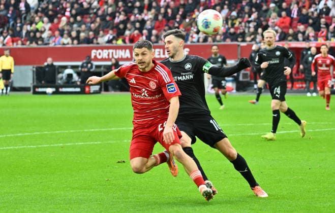 20.12.2025 - Fussball - Saison 2025 2026 - 2. Fussball - Bundesliga - 17. Spieltag: Fortuna Düsseldorf F95 - SpVgg Greuther Fürth ( Kleeblatt ) - Sportfoto Zink - xwoxzix - DFL regulations prohibit any use of photographs as image sequences and or quasi-video - only for editorial use - Florent Muslija (24, Fortuna Düsseldorf F95 ) Branimir Hrgota (10, SpVgg Greuther Fürth )