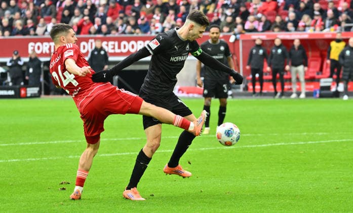20.12.2025 - Fussball - Saison 2025 2026 - 2. Fussball - Bundesliga - 17. Spieltag: Fortuna Düsseldorf F95 - SpVgg Greuther Fürth ( Kleeblatt ) - Sportfoto Zink - xwoxzix - DFL regulations prohibit any use of photographs as image sequences and or quasi-video - only for editorial use - Florent Muslija (24, Fortuna Düsseldorf F95 ) Branimir Hrgota (10, SpVgg Greuther Fürth )
