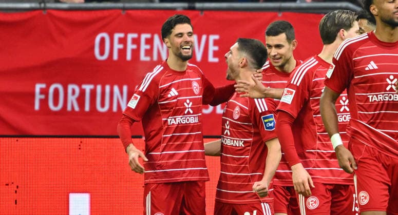 20.12.2025 - Fussball - Saison 2025 2026 - 2. Fussball - Bundesliga - 17. Spieltag: Fortuna Düsseldorf F95 - SpVgg Greuther Fürth ( Kleeblatt ) - Sportfoto Zink - xwoxzix - DFL regulations prohibit any use of photographs as image sequences and or quasi-video - only for editorial use - Torjubel Jubel Freude nach Treffer Tor Torschuß zum 2:0 durch Florent Muslija (24, Fortuna Düsseldorf F95 ) -