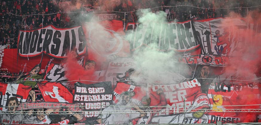 20.12.2025 - Fussball - Saison 2025 2026 - 2. Fussball - Bundesliga - 17. Spieltag: Fortuna Düsseldorf F95 - SpVgg Greuther Fürth ( Kleeblatt ) - Sportfoto Zink MeZi - xmexzix - DFL regulations prohibit any use of photographs as image sequences and or quasi-video - only for editorial use - Fans Fanblock Choreo Choreografie Pyro Pyrotechnik Bengalos Bengalfackel Rauch Ultras Fortuna Düsseldorf