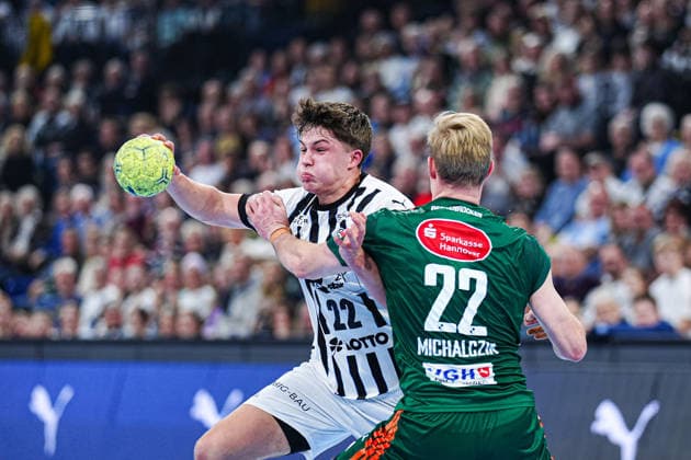 Rasmus Ankermann (THW Kiel, 22), Marian Michalczik (TSV Hannover-Burgdorf, 22) GER, THW Kiel vs. TSV Hannover-Burgdorf, Handball, 1. Bundesliga, Spieltag 18, Saison 2025 2026, 20.12.2025 GER, THW Kiel vs. TSV Hannover-Burgdorf, Handball, 1. Bundesliga, Spieltag 18, Saison 2025 2026, 20.12.2025 Kiel Copyright: xEibner-Pressefoto MarcelxvonxFehrnx EP_MFN