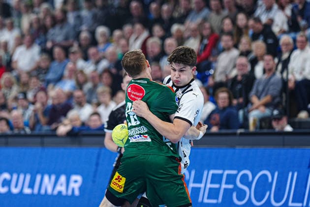 Jonathan Edvardsson (TSV Hannover-Burgdorf, 26), Rasmus Ankermann (THW Kiel, 22) GER, THW Kiel vs. TSV Hannover-Burgdorf, Handball, 1. Bundesliga, Spieltag 18, Saison 2025 2026, 20.12.2025 GER, THW Kiel vs. TSV Hannover-Burgdorf, Handball, 1. Bundesliga, Spieltag 18, Saison 2025 2026, 20.12.2025 Kiel Copyright: xEibner-Pressefoto MarcelxvonxFehrnx EP_MFN