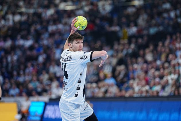 7 Meter Wurf Tor Lukas Zerbe (THW Kiel, 24) GER, THW Kiel vs. TSV Hannover-Burgdorf, Handball, 1. Bundesliga, Spieltag 18, Saison 2025 2026, 20.12.2025 GER, THW Kiel vs. TSV Hannover-Burgdorf, Handball, 1. Bundesliga, Spieltag 18, Saison 2025 2026, 20.12.2025 Kiel Copyright: xEibner-Pressefoto MarcelxvonxFehrnx EP_MFN
