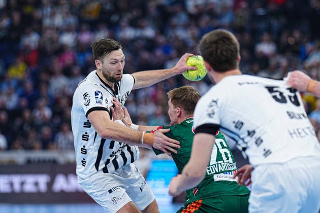 Harald Reinkind (THW Kiel, 06), Jonathan Edvardsson (TSV Hannover-Burgdorf, 26) GER, THW Kiel vs. TSV Hannover-Burgdorf, Handball, 1. Bundesliga, Spieltag 18, Saison 2025 2026, 20.12.2025 GER, THW Kiel vs. TSV Hannover-Burgdorf, Handball, 1. Bundesliga, Spieltag 18, Saison 2025 2026, 20.12.2025 Kiel Copyright: xEibner-Pressefoto MarcelxvonxFehrnx EP_MFN