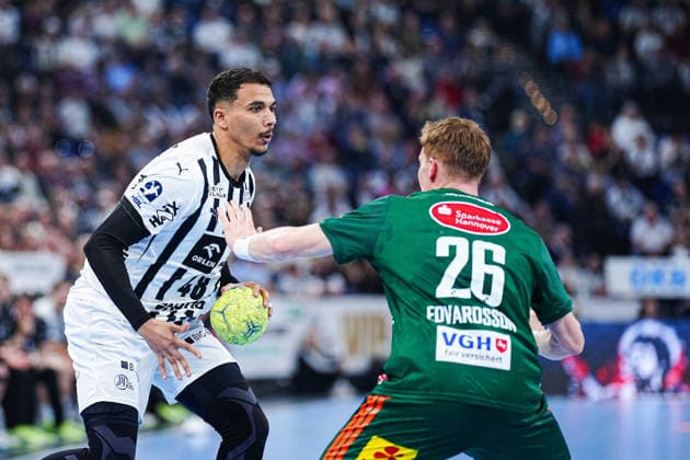 Mohab Abdelhak (THW Kiel, 48), Jonathan Edvardsson (TSV Hannover-Burgdorf, 26) GER, THW Kiel vs. TSV Hannover-Burgdorf, Handball, 1. Bundesliga, Spieltag 18, Saison 2025 2026, 20.12.2025 GER, THW Kiel vs. TSV Hannover-Burgdorf, Handball, 1. Bundesliga, Spieltag 18, Saison 2025 2026, 20.12.2025 Kiel Copyright: xEibner-Pressefoto MarcelxvonxFehrnx EP_MFN