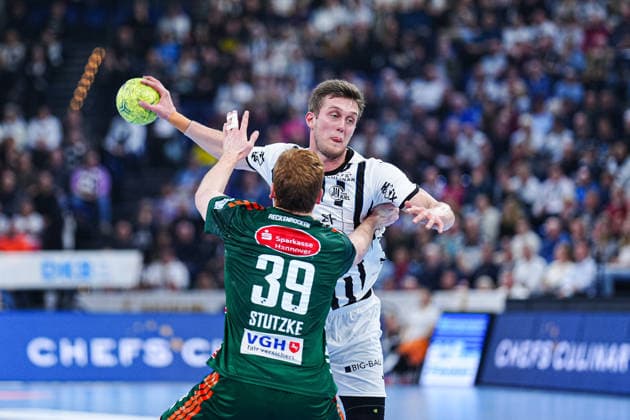 Lukas Stutzke (TSV Hannover-Burgdorf, 39), Nikola Bilyk (THW Kiel, 53) GER, THW Kiel vs. TSV Hannover-Burgdorf, Handball, 1. Bundesliga, Spieltag 18, Saison 2025 2026, 20.12.2025 GER, THW Kiel vs. TSV Hannover-Burgdorf, Handball, 1. Bundesliga, Spieltag 18, Saison 2025 2026, 20.12.2025 Kiel Copyright: xEibner-Pressefoto MarcelxvonxFehrnx EP_MFN