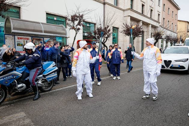 News - The passage of the Olympic flame in Cosenza during the passage of the Olympic flame in Cosenza - Italy Cosenza Cosenza Italy Copyright: xFrancescoxFarinax xLiveMediax LPN_2203332