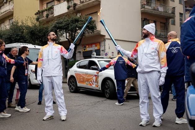News - The passage of the Olympic flame in Cosenza during the passage of the Olympic flame in Cosenza - Italy Cosenza Cosenza Italy Copyright: xFrancescoxFarinax xLiveMediax LPN_2203347